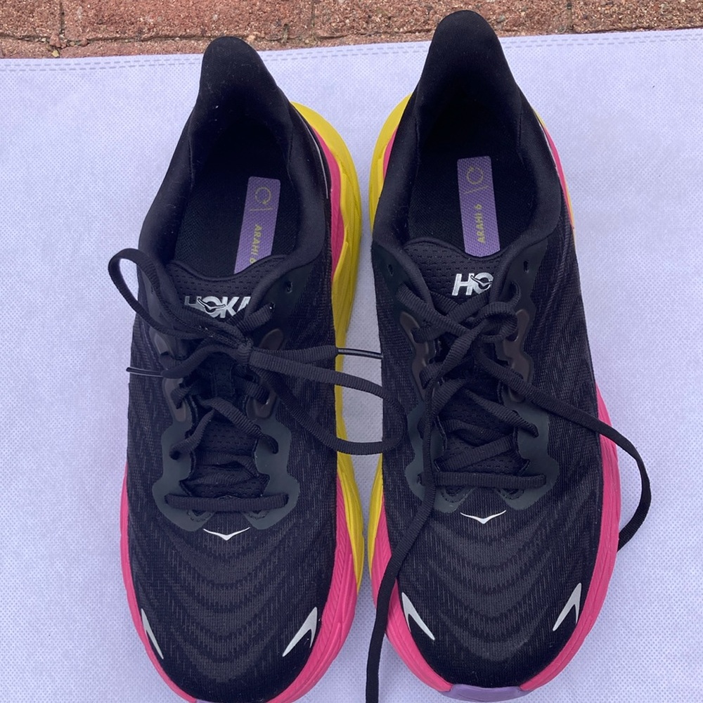 Hoka Arahi 6 Pink Black Athletic Shoes with Cushioned Sole